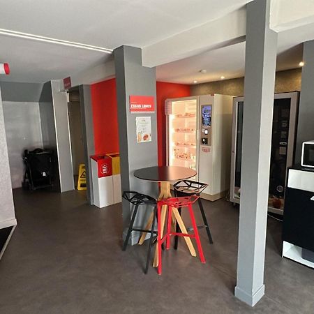 Enzo Hotels Trappes By Kyriad Direct ภายนอก รูปภาพ