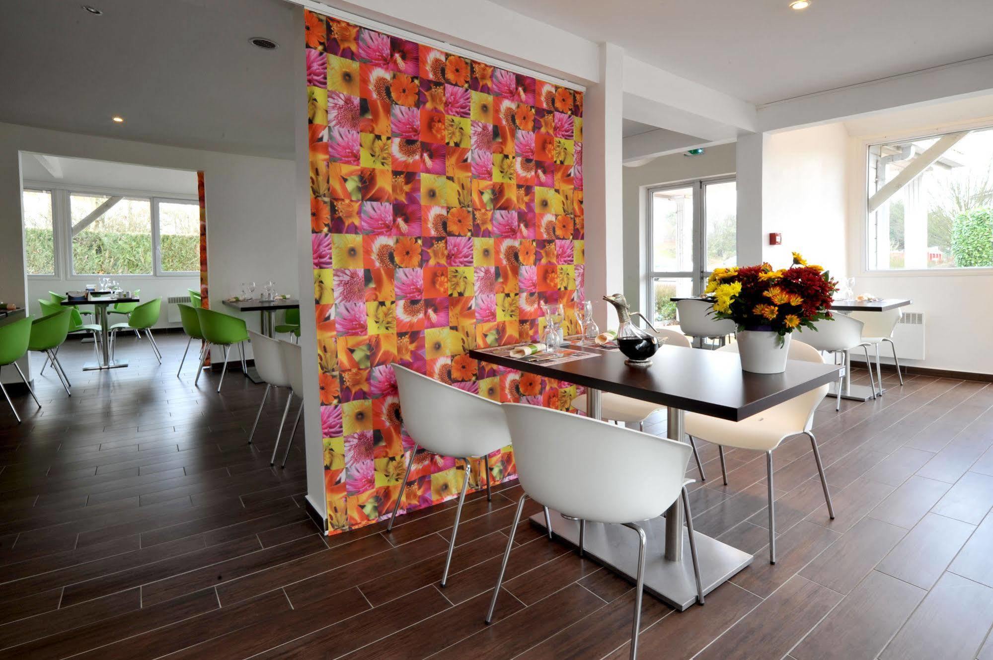 Enzo Hotels Trappes By Kyriad Direct ภายนอก รูปภาพ