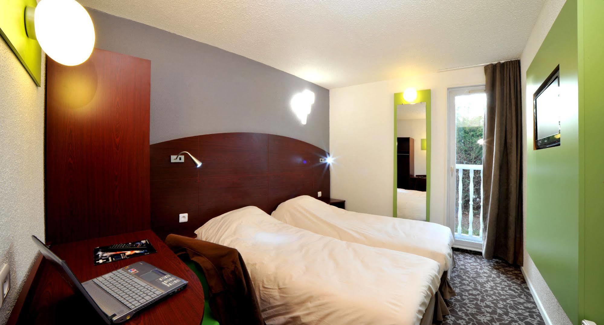 Enzo Hotels Trappes By Kyriad Direct ภายนอก รูปภาพ